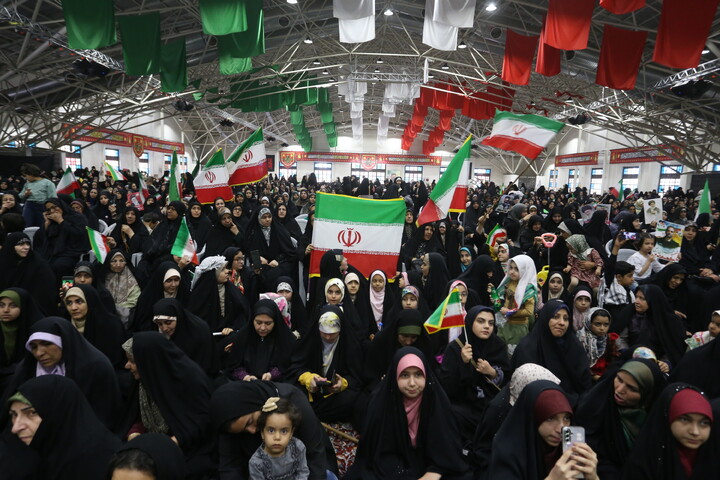 تصاویر/  تجدید بیعت مادران و دختران اصفهانی با رهبر انقلاب