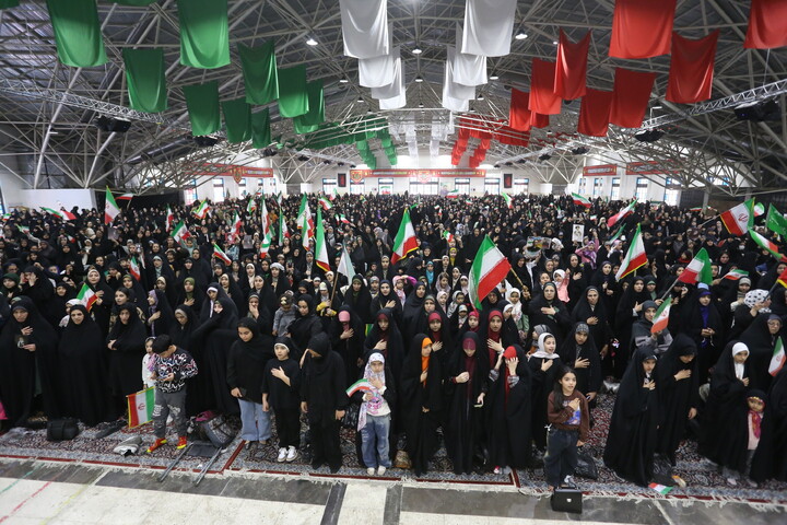 تصاویر/  تجدید بیعت مادران و دختران اصفهانی با رهبر انقلاب