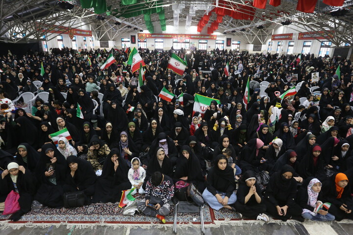 تصاویر/  تجدید بیعت مادران و دختران اصفهانی با رهبر انقلاب