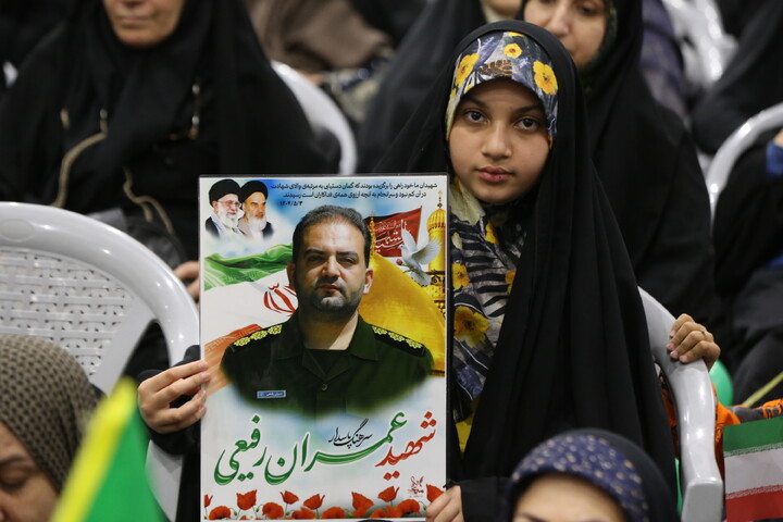 تصاویر/  تجدید بیعت مادران و دختران اصفهانی با رهبر انقلاب