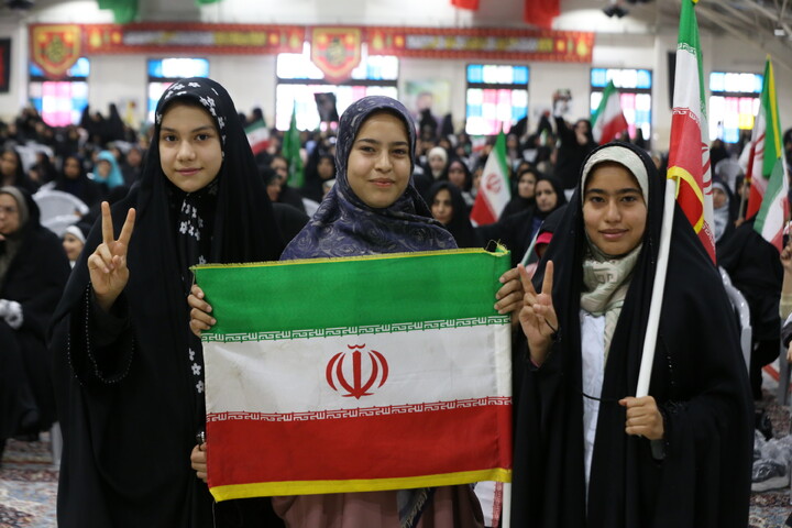 تصاویر/  تجدید بیعت مادران و دختران اصفهانی با رهبر انقلاب