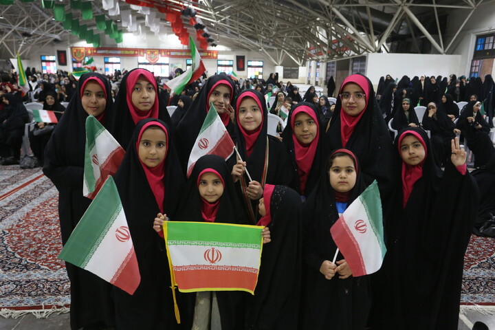 تصاویر/  تجدید بیعت مادران و دختران اصفهانی با رهبر انقلاب