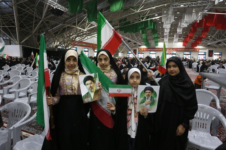 تصاویر/  تجدید بیعت مادران و دختران اصفهانی با رهبر انقلاب