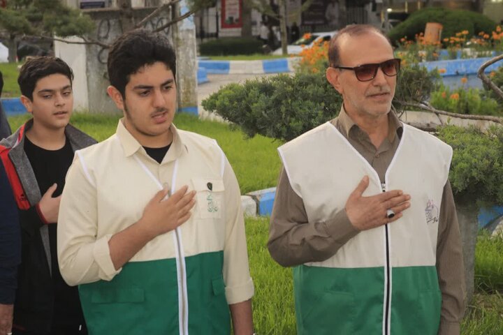 تصاویر/ اهتزاز پرچم رضوی (ع) در میدان قائم (عج) شهرستان آمل، به مناسبت آغاز دهه کرامت