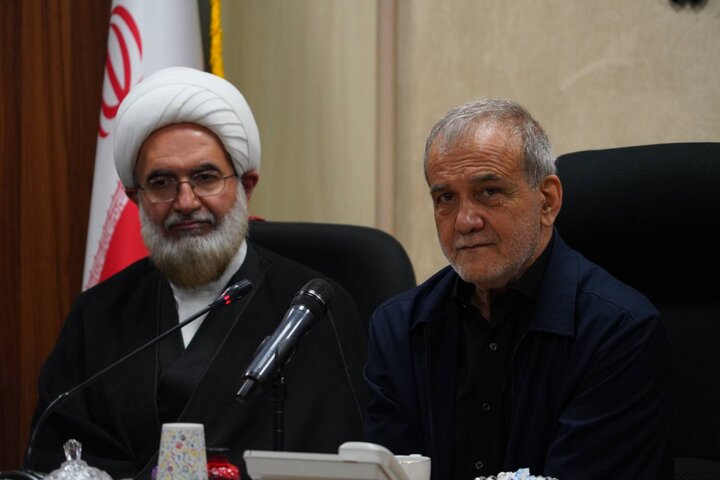 تصاویر/ بازدید رییس جمهور از بنیاد شهید و امور ایثارگران