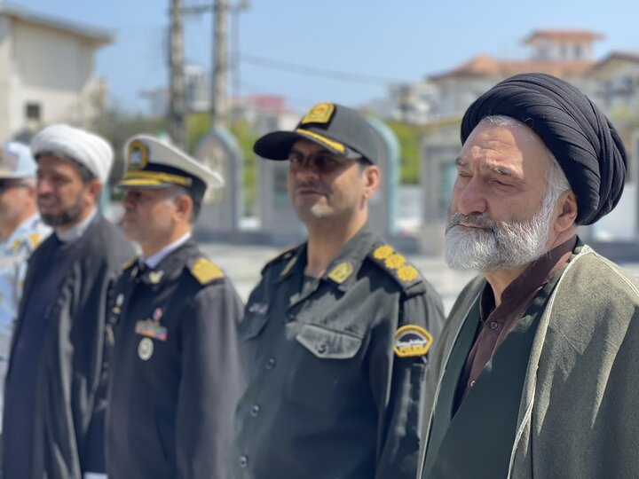 تصاویر/ آیین غبارروبی مزار شهدای انقلاب با حضور امام جمعه شهرستان نوشهر، به مناسبت روز ارتش