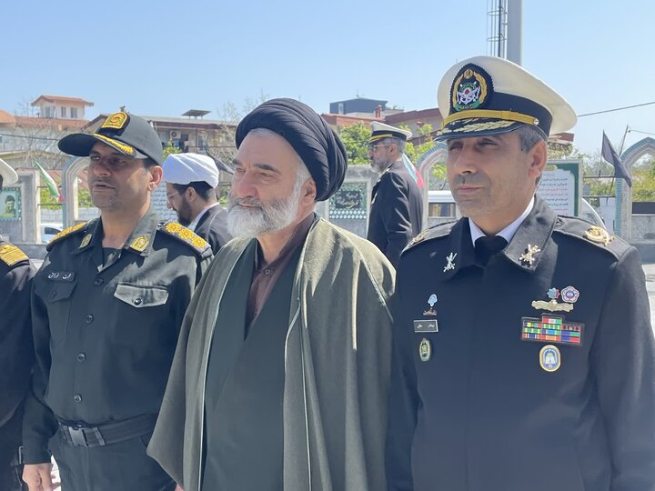 تصاویر/ آیین غبارروبی مزار شهدای انقلاب با حضور امام جمعه شهرستان نوشهر، به مناسبت روز ارتش
