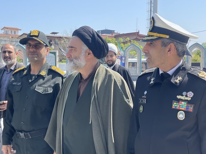 تصاویر/ آیین غبارروبی مزار شهدای انقلاب با حضور امام جمعه شهرستان نوشهر، به مناسبت روز ارتش