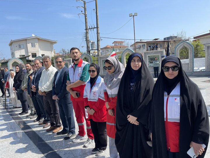 تصاویر/ آیین غبارروبی مزار شهدای انقلاب با حضور امام جمعه شهرستان نوشهر، به مناسبت روز ارتش