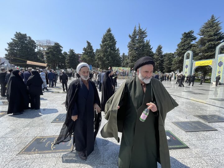 تصاویر/ آیین غبارروبی مزار شهدای انقلاب با حضور امام جمعه شهرستان نوشهر، به مناسبت روز ارتش