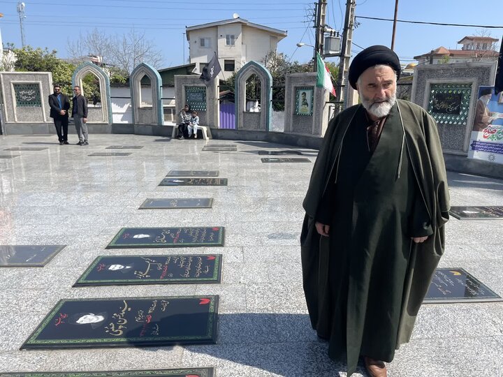 تصاویر/ آیین غبارروبی مزار شهدای انقلاب با حضور امام جمعه شهرستان نوشهر، به مناسبت روز ارتش