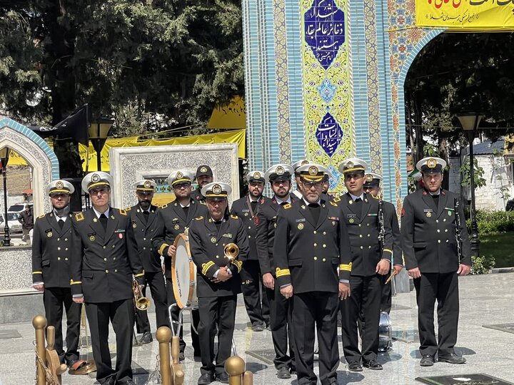 تصاویر/ آیین غبارروبی مزار شهدای انقلاب با حضور امام جمعه شهرستان نوشهر، به مناسبت روز ارتش