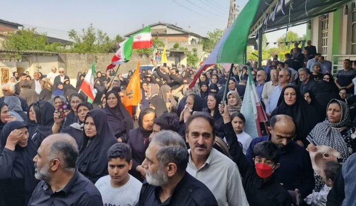 تصاویر/ استقبال مردم از ورود قهرمان بازمانده از ناوشکن دنا، جانباز سرافراز امیررضا ظهوری فر، به زادگاهش روستای «خاص کلا»ی شهرستان آمل