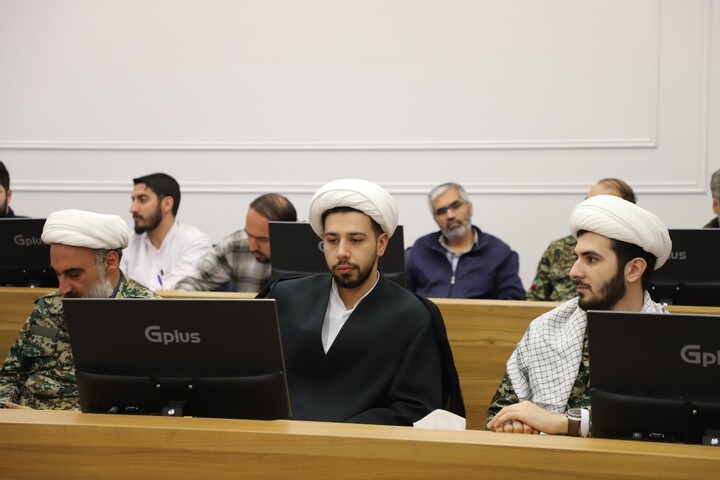 تصاویر / دیدار رئیس سازمان بسیج اساتید، طلاب و روحانیون کشور با طلاب بسیجی تبریز