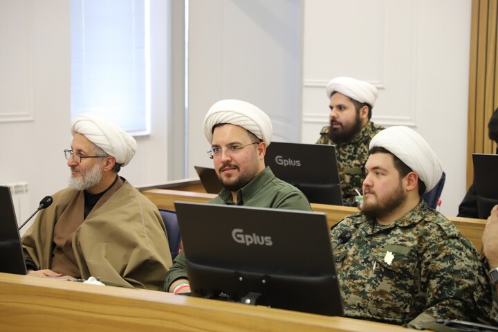 تصاویر / دیدار رئیس سازمان بسیج اساتید، طلاب و روحانیون کشور با طلاب بسیجی تبریز