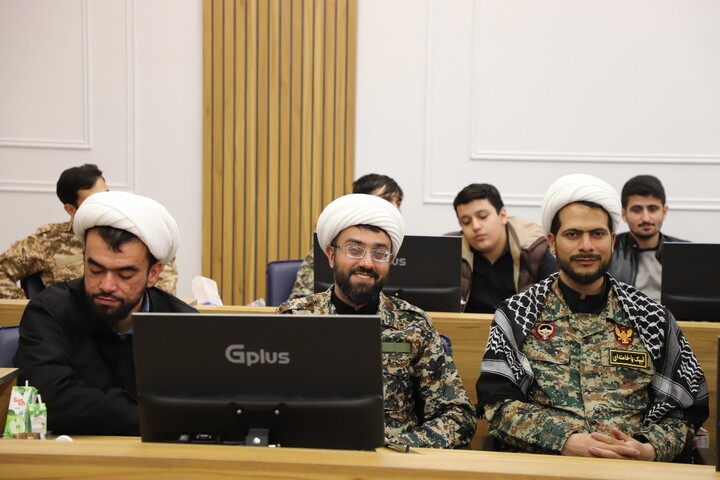 تصاویر / دیدار رئیس سازمان بسیج اساتید، طلاب و روحانیون کشور با طلاب بسیجی تبریز