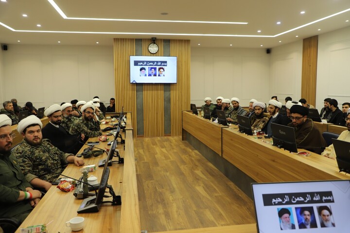 تصاویر / دیدار رئیس سازمان بسیج اساتید، طلاب و روحانیون کشور با طلاب بسیجی تبریز