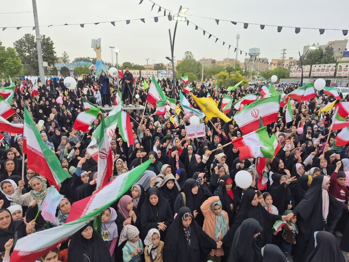 تصاویر/ اجتماع بزرگ دختران شهرستان پاکدشت