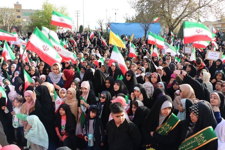 تصاویر/ اجتماع بزرگ «دختران ایران» در شهرستان پردیس