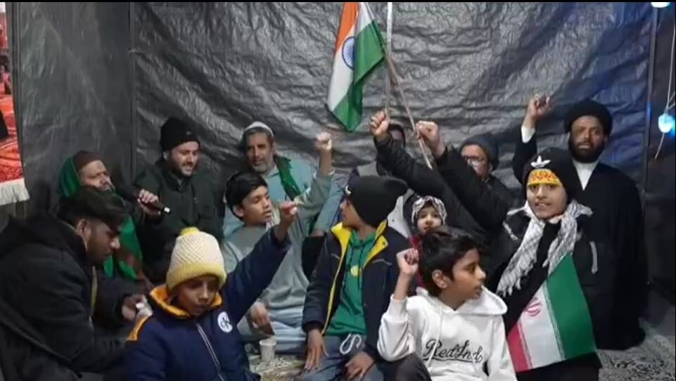 ईरान अकेला नहीं; पवित्र क़ुम में भारतीय विद्वानों और छात्रों का मौकिब, एकजुटता और प्रतिज्ञा की व्यावहारिक अभिव्यक्ति
