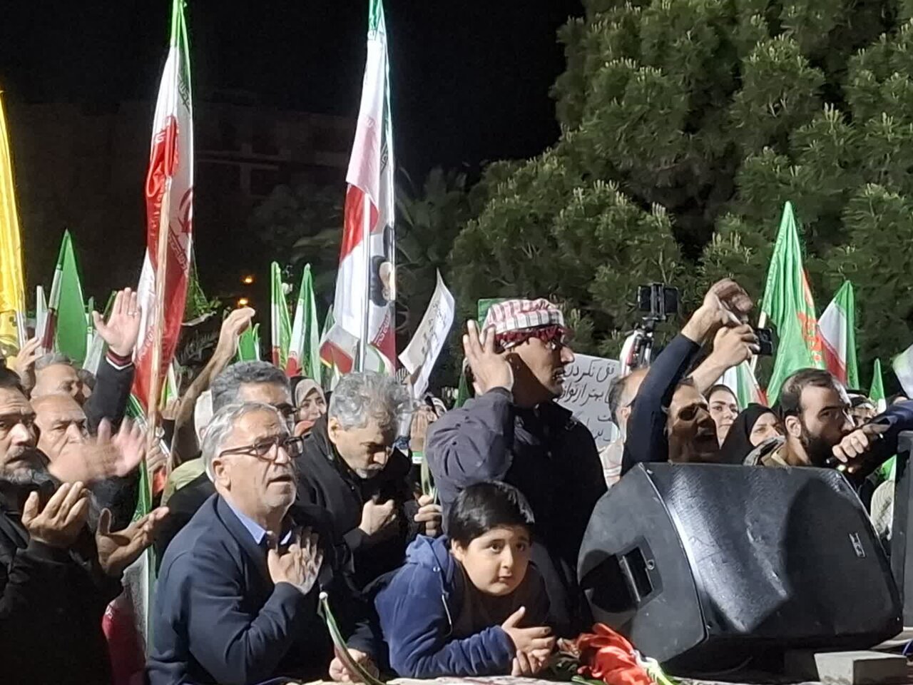 فیلم | چهل و نهمین تجمع شبانه مردمی شهرستان کاشان در میدان امام خامنه ای(ره)