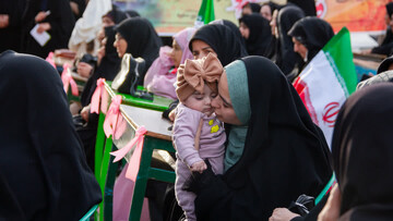 تصاویر/ جشن روز دختر به همراه یاد دانش آموزان دختر دبستان شجره طیبه میناب در نجف ایران