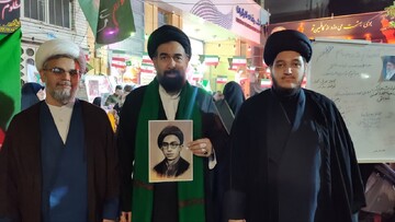 تصاویر/ حضور طلاب و روحانیون مدرسه علمیه امام صادق علیه‌السلام ورامین در تجمعات شبانه مردمی