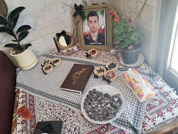 تجدید میثاق با آرمان‌های شهدای جبهه مقاومت و ادای احترام به مقام شهید «رضا حسینی»+ عکس