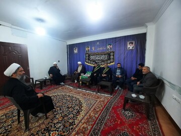 تصاویر/ حضور کاروان سفیران کریمه اهل بیت(س) در دفتر امام جمعه درجزین