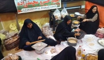 فیلم| پخت نان توسط زنان جهادی در بردستان