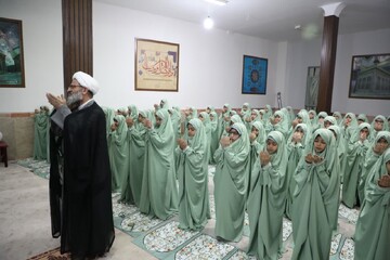 تصاویر/ نماینده ولی فقیه در سمنان در جمع دختران دبستان فاطمة‌الزهرا(س)