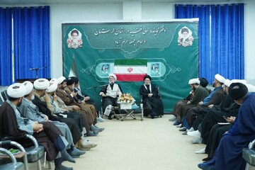 تصاویر/دیدار جمعی از روحانیون لرستان با مسئول معاونت روحانیت دفتر امام شهید و مقام معظم رهبری