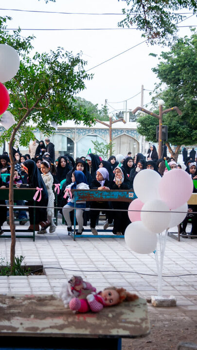 تصاویر/ جشن روز دختر به همراه یاد دانش آموزان دختر دبستان شجره طیبه میناب در نجف ایران