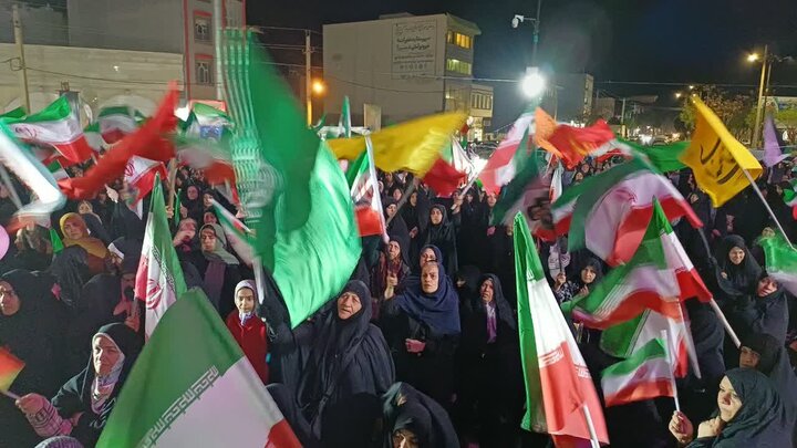تصاویر/چهل و نهمین شب حضور پرشور مردم ولایتمدار مامونیه در تجدید بیعت با آرمان‌های انقلاب