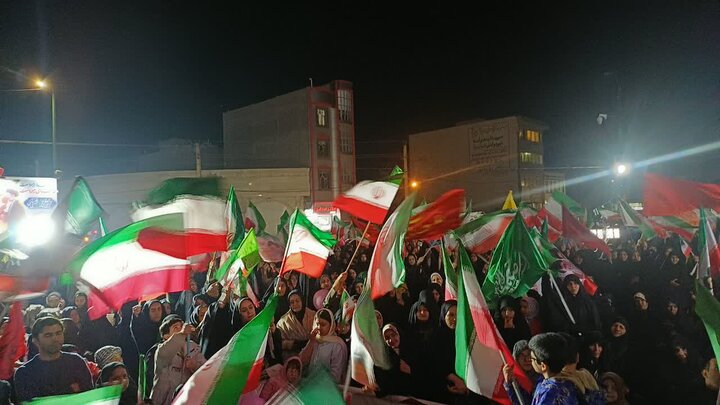 تصاویر/چهل و نهمین شب حضور پرشور مردم ولایتمدار مامونیه در تجدید بیعت با آرمان‌های انقلاب