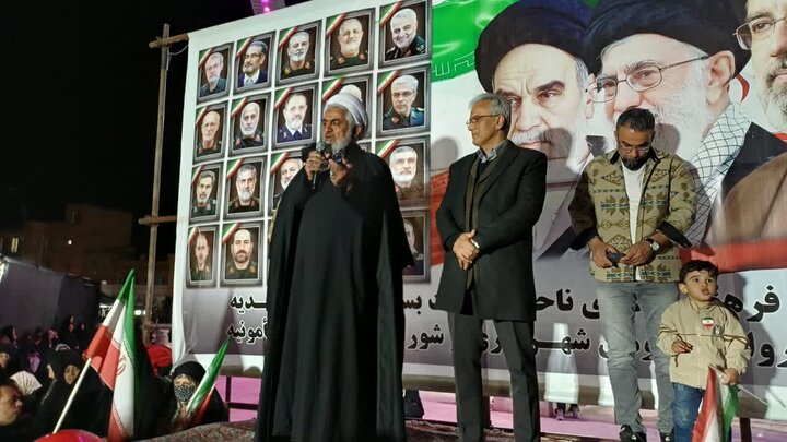 تصاویر/چهل و نهمین شب حضور پرشور مردم ولایتمدار مامونیه در تجدید بیعت با آرمان‌های انقلاب