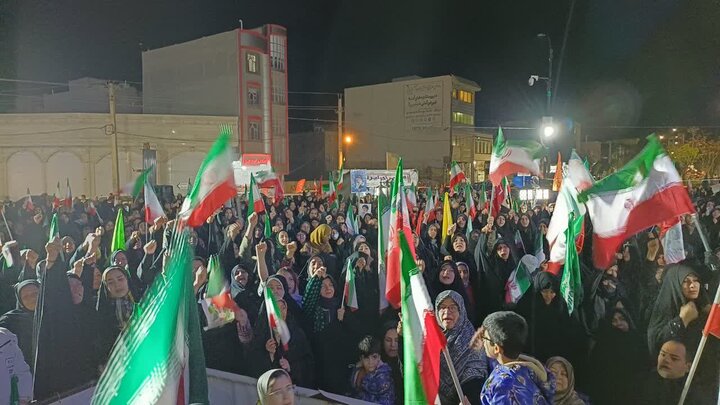 تصاویر/چهل و نهمین شب حضور پرشور مردم ولایتمدار مامونیه در تجدید بیعت با آرمان‌های انقلاب