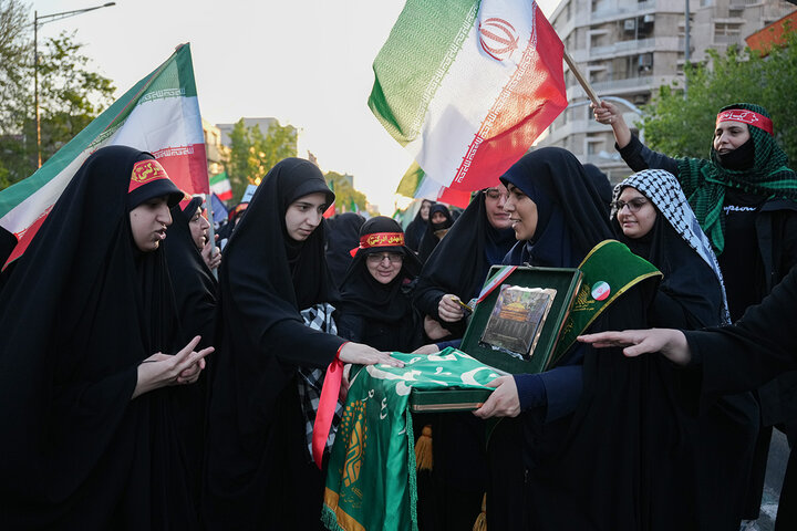 اجتماع بزرگ دختران جان فدای ایران معطر به شمیم پرچم فاطمی شد