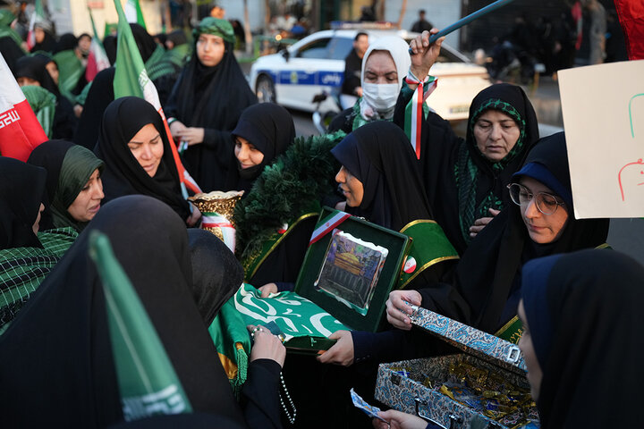 اجتماع بزرگ دختران جان فدای ایران معطر به شمیم پرچم فاطمی شد