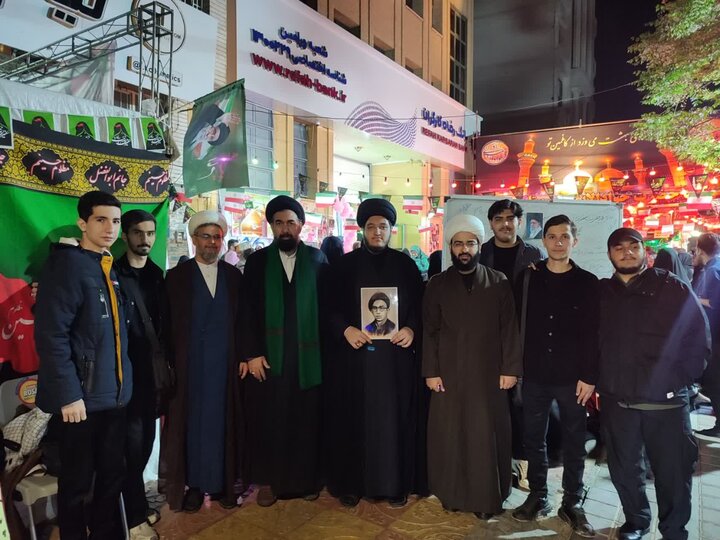 تصاویر/ حضور طلاب و روحانیون مدرسه علمیه امام صادق علیه‌السلام ورامین در تجمعات شبانه مردمی