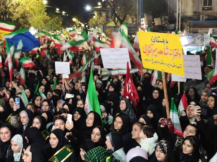 تصاویر/ استمرار حضور حماسی خیابانی مردم ارومیه در دفاع از نظام اسلامی