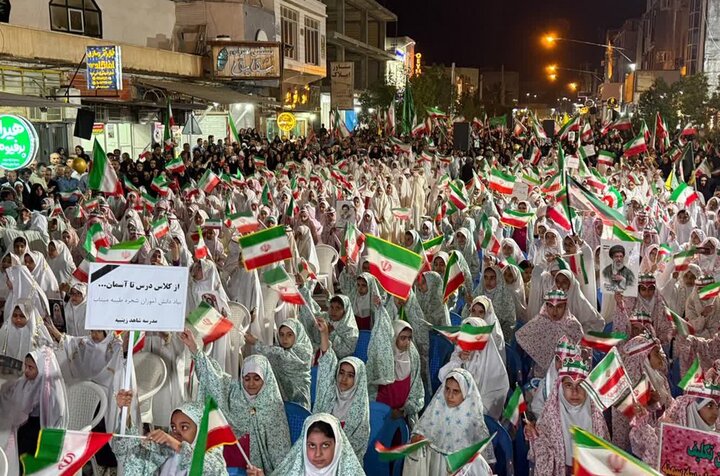 تصاویر/ اجتماع دختران خورموجی در شب میلاد کریمه اهلبیت
