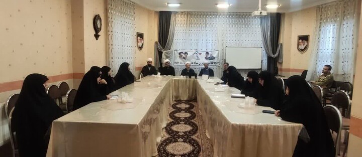 تصاویر / بازدید و جلسه حجت‌الاسلام اینانلو با بسیج طلاب خواهران آذربایجان شرقی