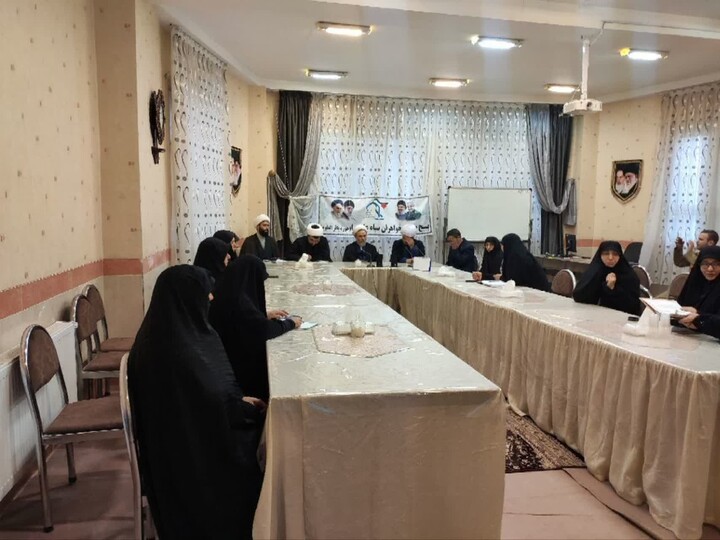 تصاویر / بازدید و جلسه حجت‌الاسلام اینانلو با بسیج طلاب خواهران آذربایجان شرقی