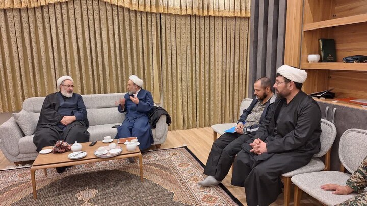 تصاویر/ نشست هماهنگی رئیس سازمان بسیج اساتید، طلاب و روحانیون کشور با نهادهای حوزوی آذربایجان شرقی