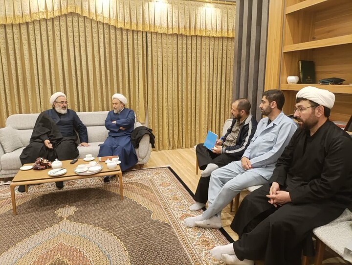 تصاویر/ نشست هماهنگی رئیس سازمان بسیج اساتید، طلاب و روحانیون کشور با نهادهای حوزوی آذربایجان شرقی