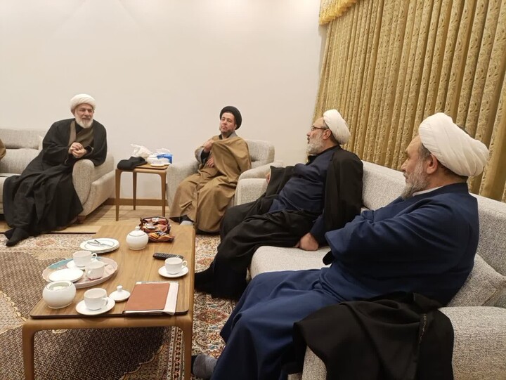 تصاویر/ نشست هماهنگی رئیس سازمان بسیج اساتید، طلاب و روحانیون کشور با نهادهای حوزوی آذربایجان شرقی