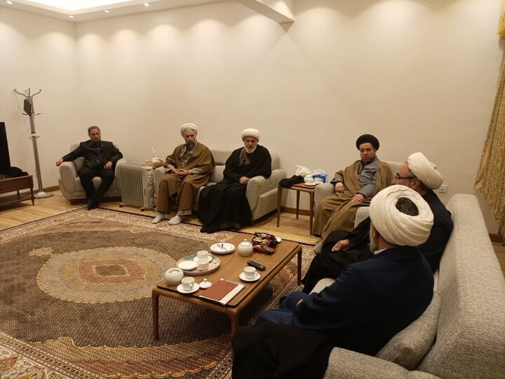 تصاویر/ نشست هماهنگی رئیس سازمان بسیج اساتید، طلاب و روحانیون کشور با نهادهای حوزوی آذربایجان شرقی