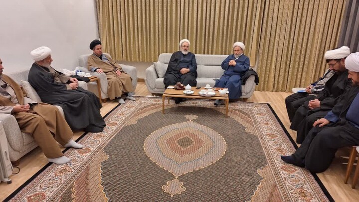 تصاویر/ نشست هماهنگی رئیس سازمان بسیج اساتید، طلاب و روحانیون کشور با نهادهای حوزوی آذربایجان شرقی