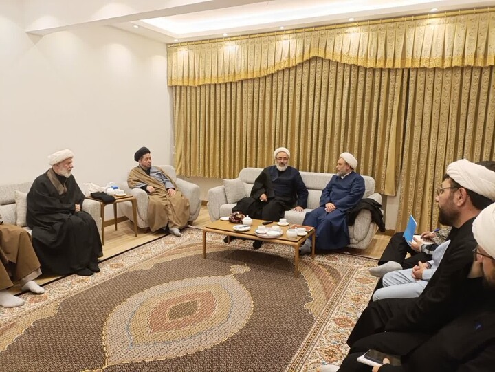 تصاویر/ نشست هماهنگی رئیس سازمان بسیج اساتید، طلاب و روحانیون کشور با نهادهای حوزوی آذربایجان شرقی